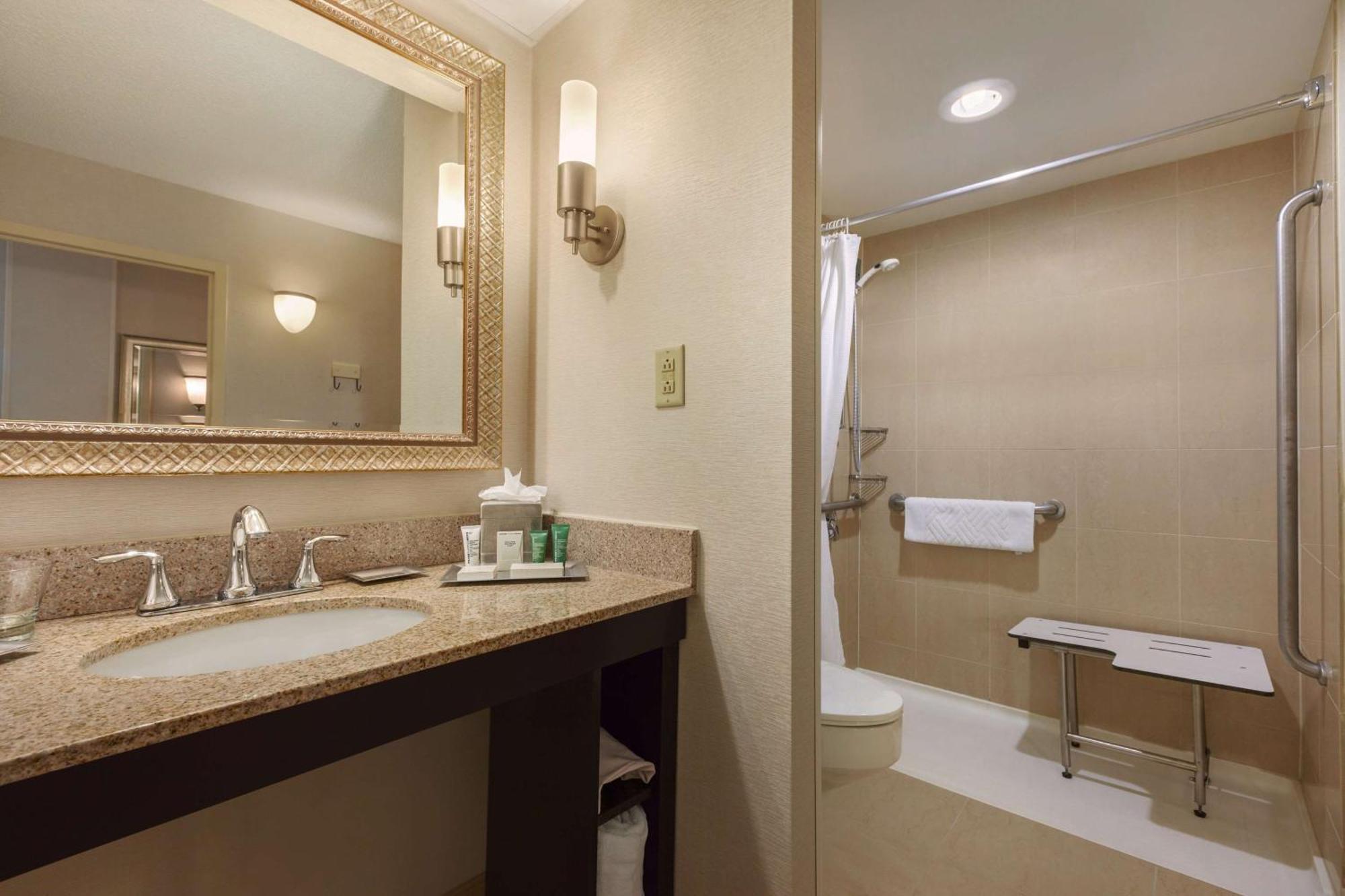 Hilton Fort Wayne At The Grand Wayne Convention Center (Adults Only) Exteriér fotografie
