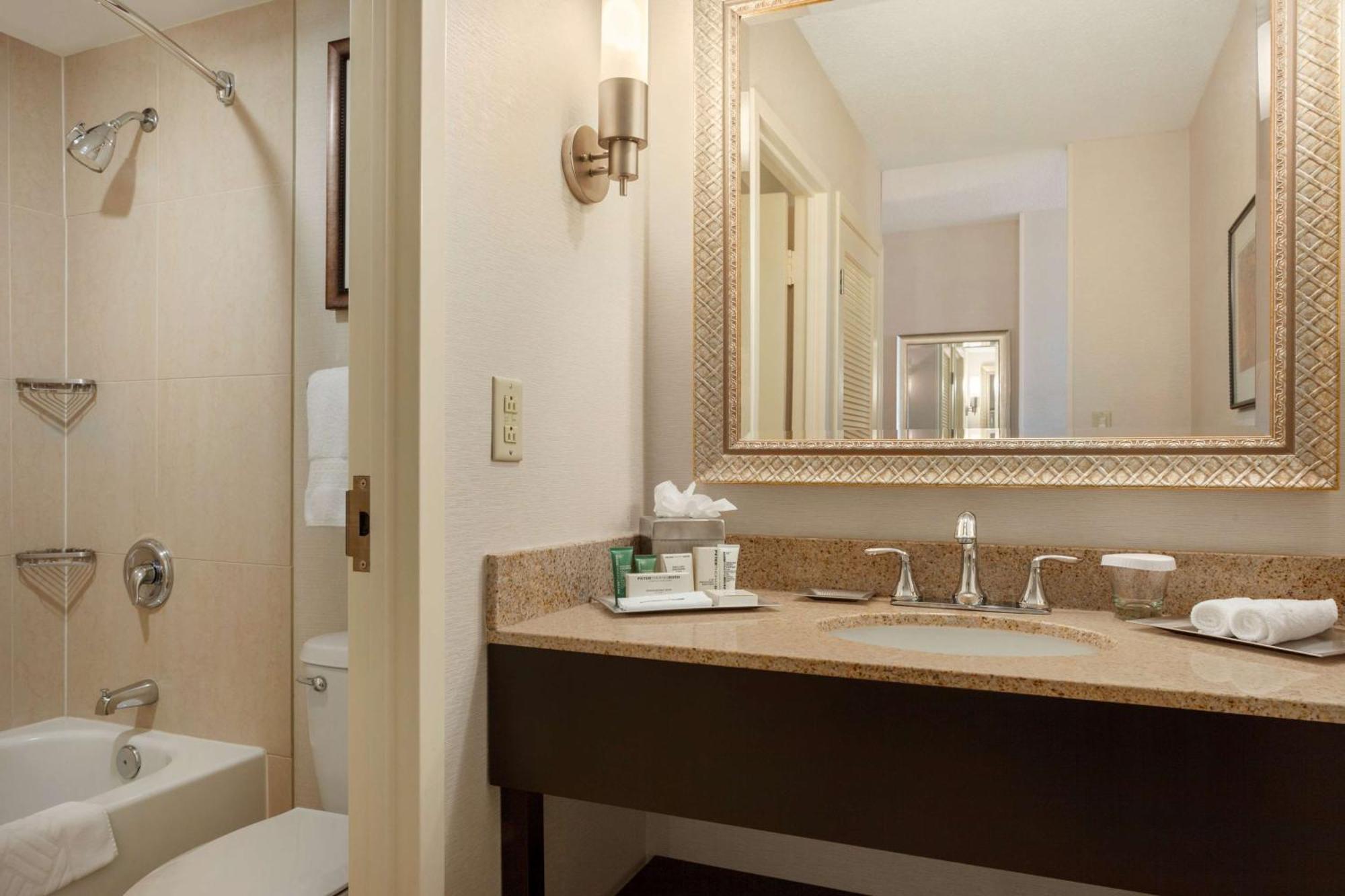 Hilton Fort Wayne At The Grand Wayne Convention Center (Adults Only) Exteriér fotografie