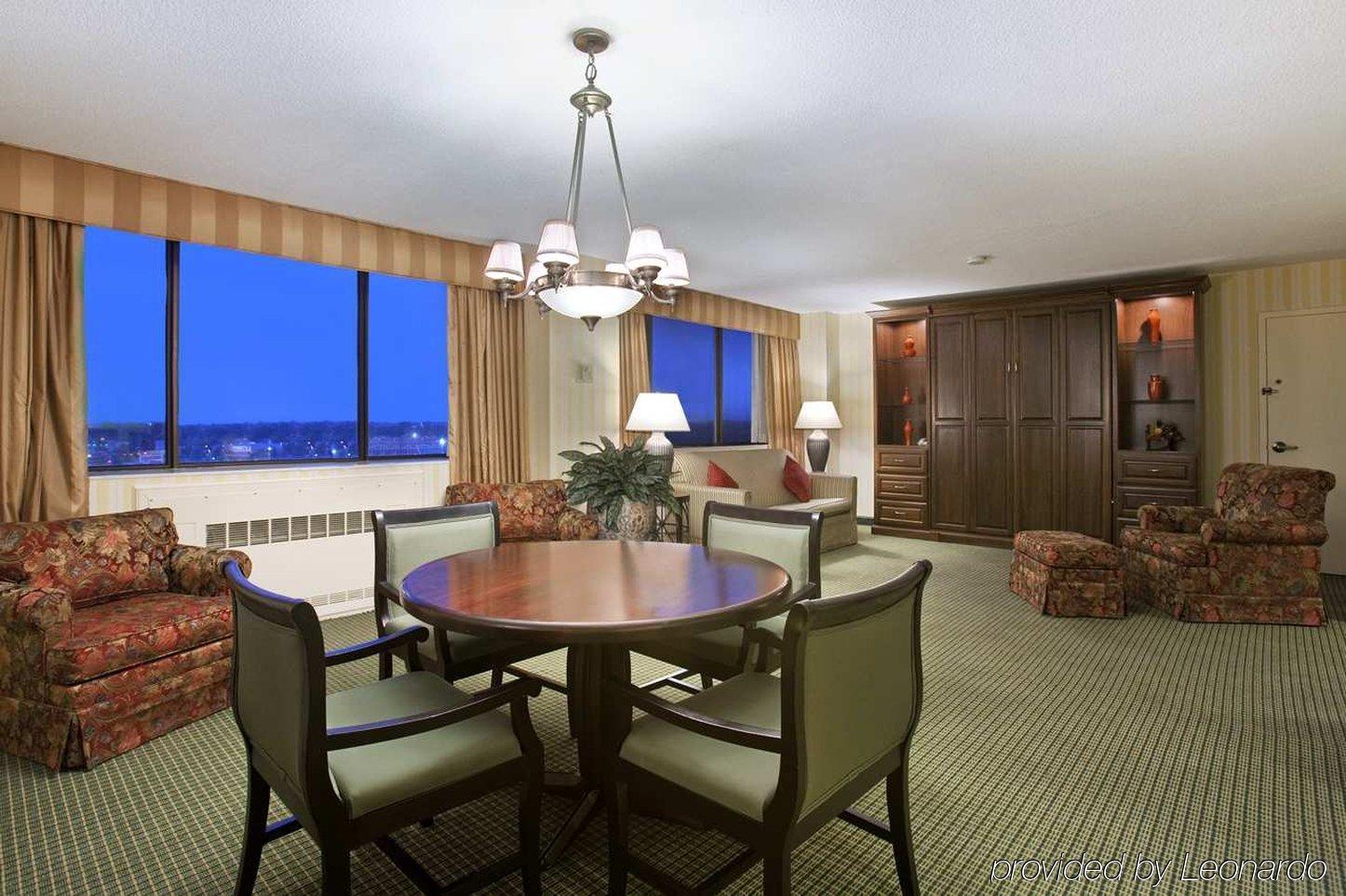 Hilton Fort Wayne At The Grand Wayne Convention Center (Adults Only) Pokoj fotografie